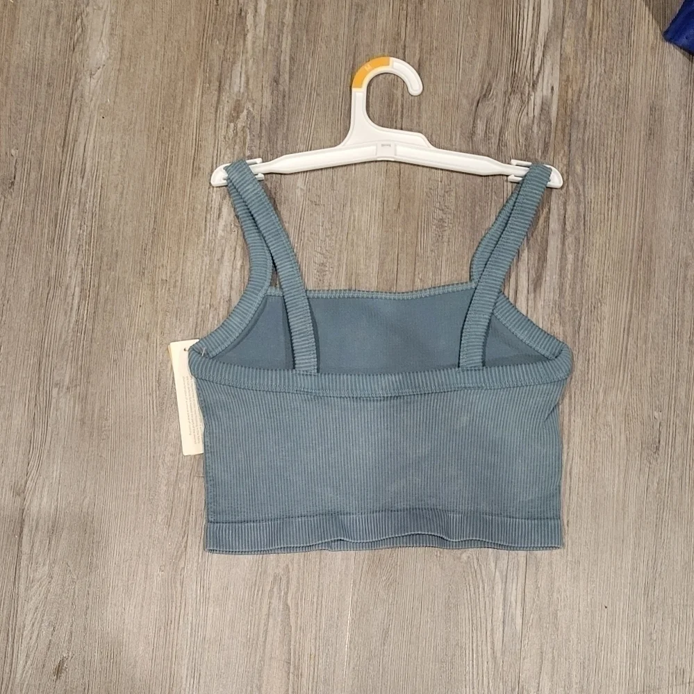 Green  Colsie Cropped Seamless Ribbed Bra Top Size: M𝅺 - Picture 4 of 5